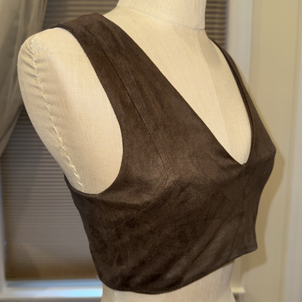 Article Cropped V Neck Sueded Top - Picture 4 of 7
